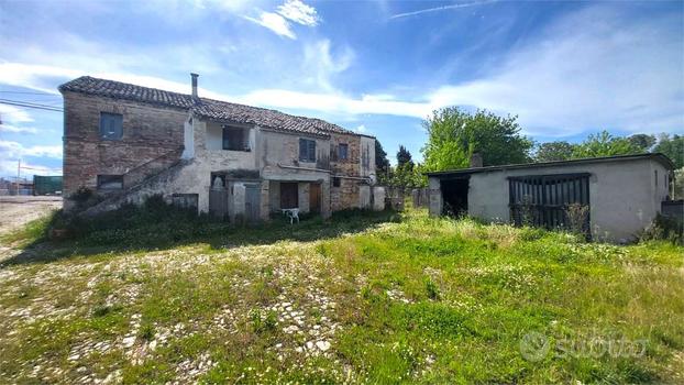 CASA COLONICA con ADIACENTE TERRENO CIRCOSTANTE