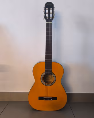 chitarra con accordatore 