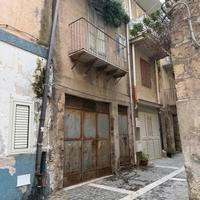 Stabile vicino palazzo di città