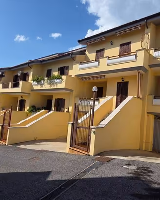 Villetta a schiera di 170 m² con 5 locali e box au