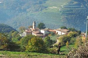 Camera da letto con bagno a mezzane