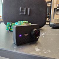 YI 4K Plus Action Camera con accessori