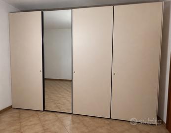Armadio con specchio