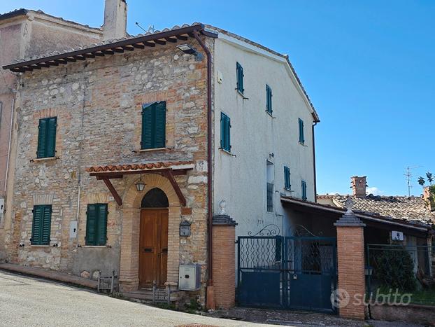 Castelraimondo: casa singola