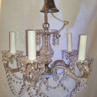 Elegante Lampadario in Cristalli a Goccia  eOttone