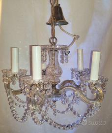 Elegante Lampadario in Cristalli a Goccia  eOttone