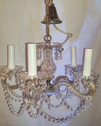 Elegante Lampadario in Cristalli a Goccia  eOttone