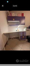 scrivania con sedia