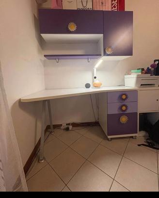 scrivania con sedia