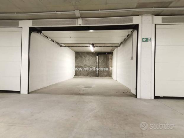 Eccellente nuovo garage motorizzato in centro stor