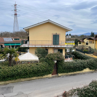 Porzione villa trifamiliare