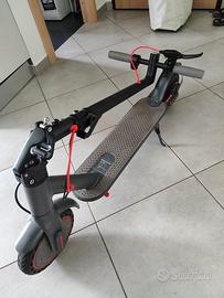 2 monopattini per pezzi di ricambio, non si accend