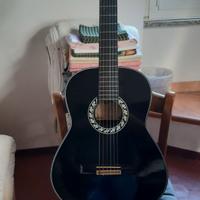 chitarra con custodia e pedale €80--pianola € 100