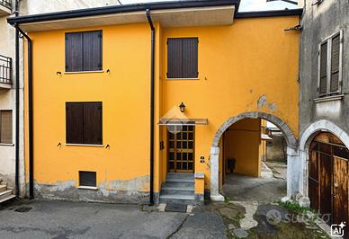 CASA SEMINDIPENDENTE A SERLE