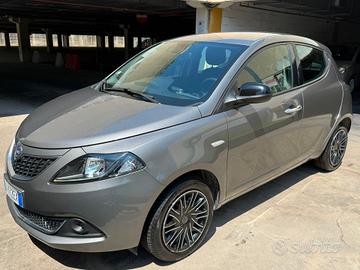 Lancia Ypsilon 1.0 FireFly 5 porte S&S Hybrid Gold