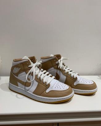 Nike Jordan 1 Mid marrone