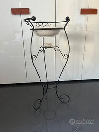 Lavabo da toeletta in ferro battuto