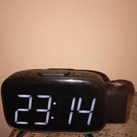 Radiosveglia con proiettore 