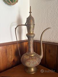 Brocca "Aftaba" in ottone smaltato