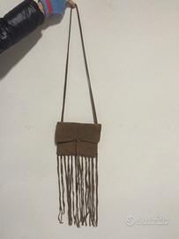 BORSA SCAMOSCIATA IN VERA PELLE CON FRANGE LUNGHE