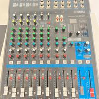 Yamaha MG12XU mixing console