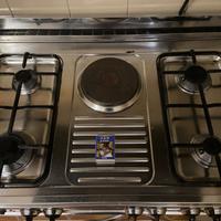 Piano cottura con forno in acciaio inox