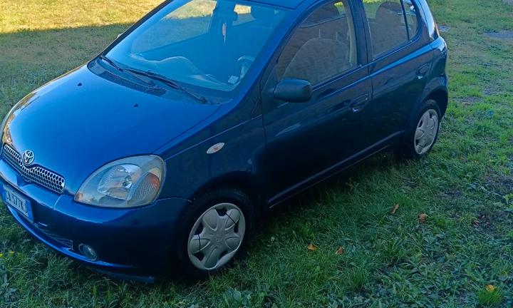 Toyota Yaris anno 2002 valida anche per neopatenti
