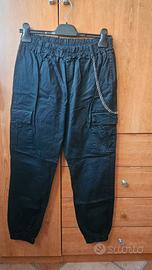 Pantaloni con tasconi e catena usati pochissimo