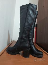 Due paia di stivali da donna n°38