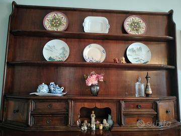 Credenza con piattaia in noce