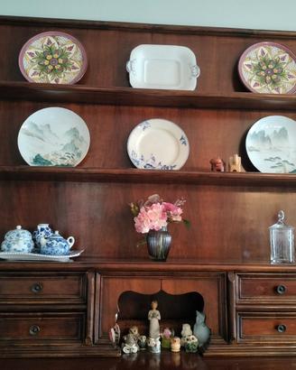 Credenza con piattaia in noce