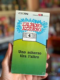 VHS L'ALBERO AZZURRO N.4 Uno Scherzo Tira L'Altro