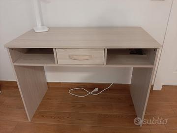 Scrivania in legno 