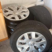 4 cerchi in ferro con borchie original Nissan Juke