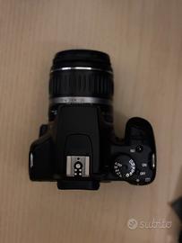 Canon eos 1000D con lente