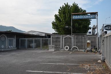 Proprietà di circa 4500mq con strutture