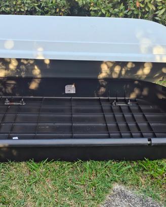 Box tetto auto grigio e nero 
