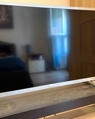 Tv led 32” Philips smart tv + staffa per muro