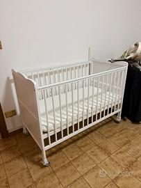 Lettino bambini usato con materasso e ruote