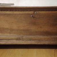 Elegante cassapanca lombarda fine XVII secolo