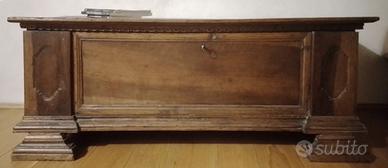 Elegante cassapanca lombarda fine XVII secolo