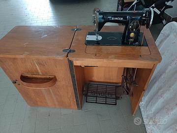 Macchina da cucire vintage SINGER  con mobiletto 