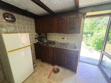 Blocco Cucina Lineare in Legno Massello