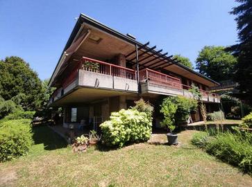 Immobile in asta di 255 m² con 4 locali e box auto