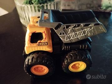 camion ribaltabile piccolo
