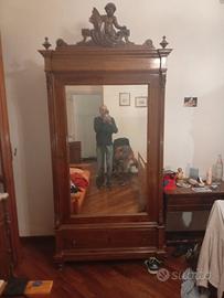 Armadio antico di noce di fine 800