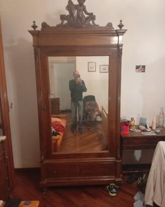 Armadio antico di noce di fine 800