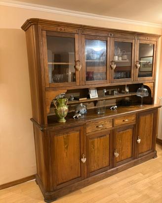 Credenza in legno con vetrina