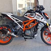 Duke 390 2017 super accessoriata Akrapovič

