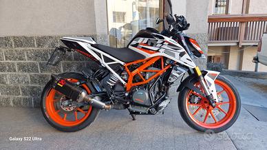 Duke 390 2017 super accessoriata Akrapovič

